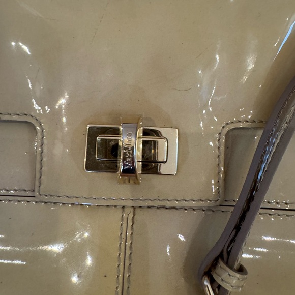 Max mara vintage patent leather Elegant Tan Leather Clutch. Very clean interior - Picture 5 of 12